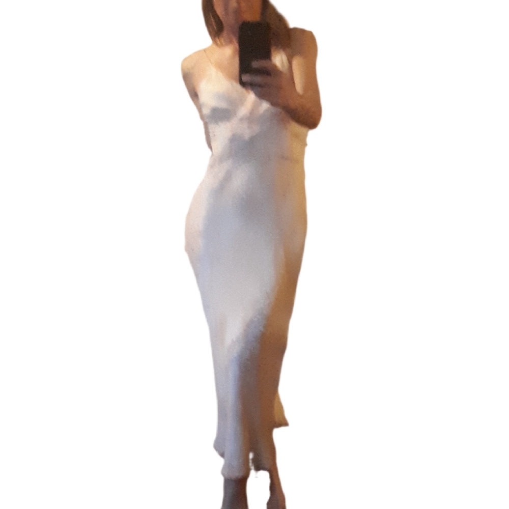 Elegant Cream Silk Evening Gown - Picture 2 of 11